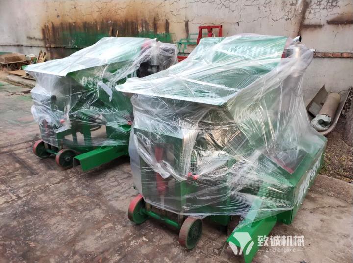 新疆哈密瀝青砂攔水帶滑模機(jī)出廠(chǎng)包裝發(fā)貨